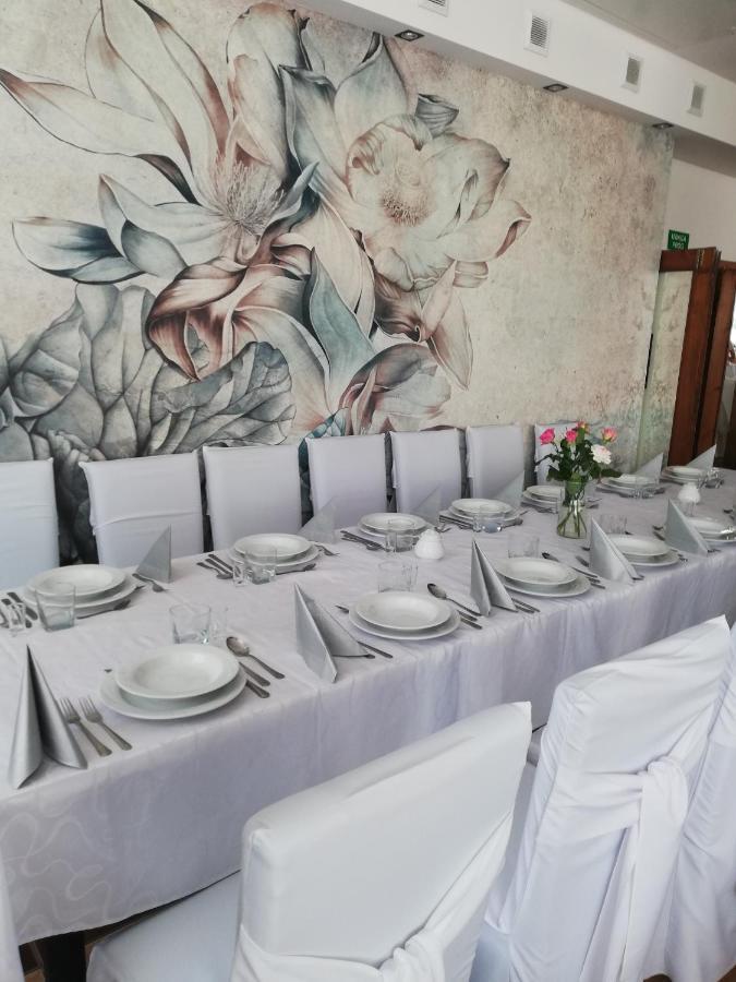 Hotel Tiffany Nowe Miasto Lubawskie Buitenkant foto