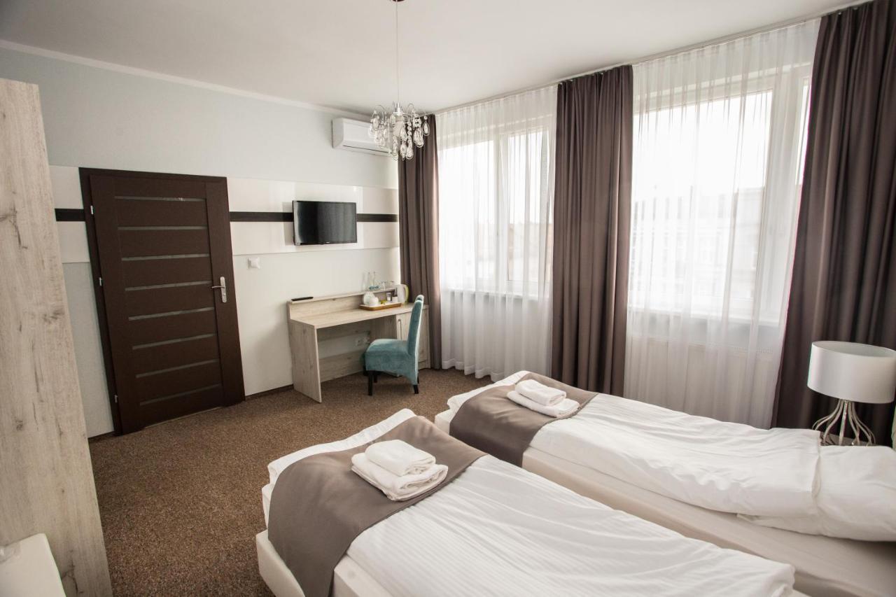 Hotel Tiffany Nowe Miasto Lubawskie Buitenkant foto